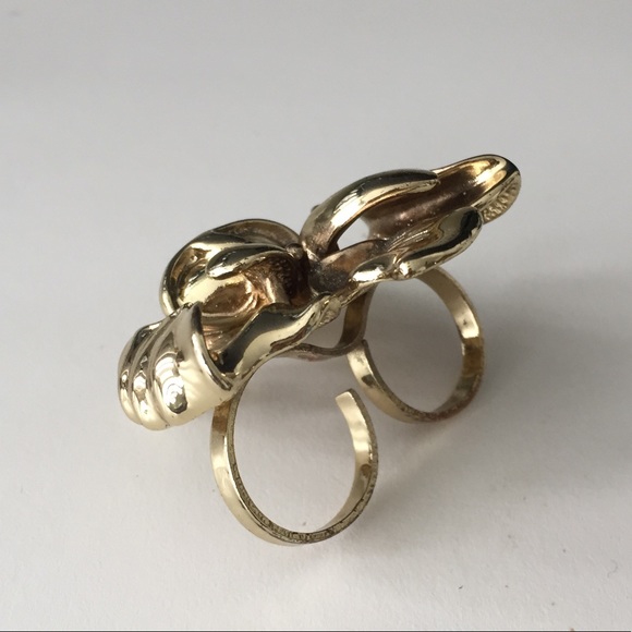 BCBG flower statement cocktail ring - Picture 3 of 3